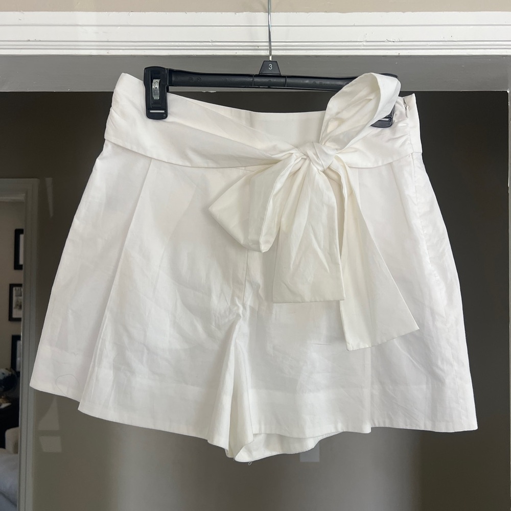 J. Crew white front tie short. Size 6. Brand new.